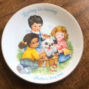 1989 Mother's Day AVON Collectable Plate Gold Trimmed